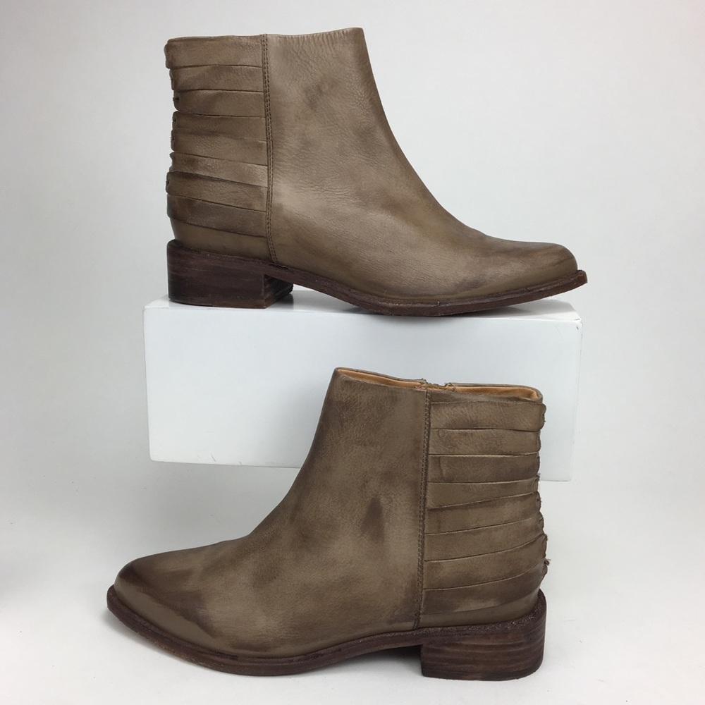 NIB Chocolat Blu Frasier Taupe Leather Booties